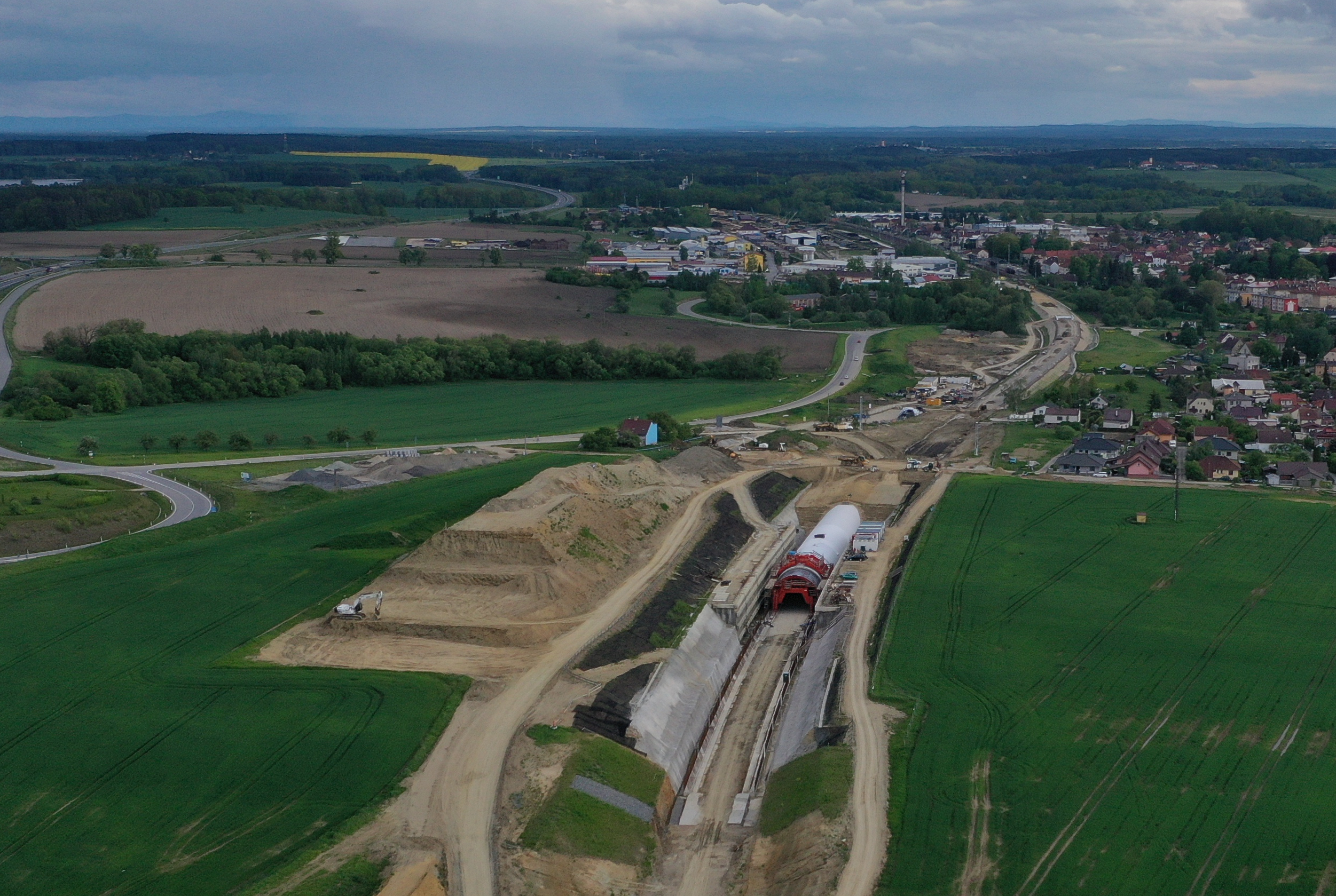 Zveroticky zeleznicni tunel vyrez